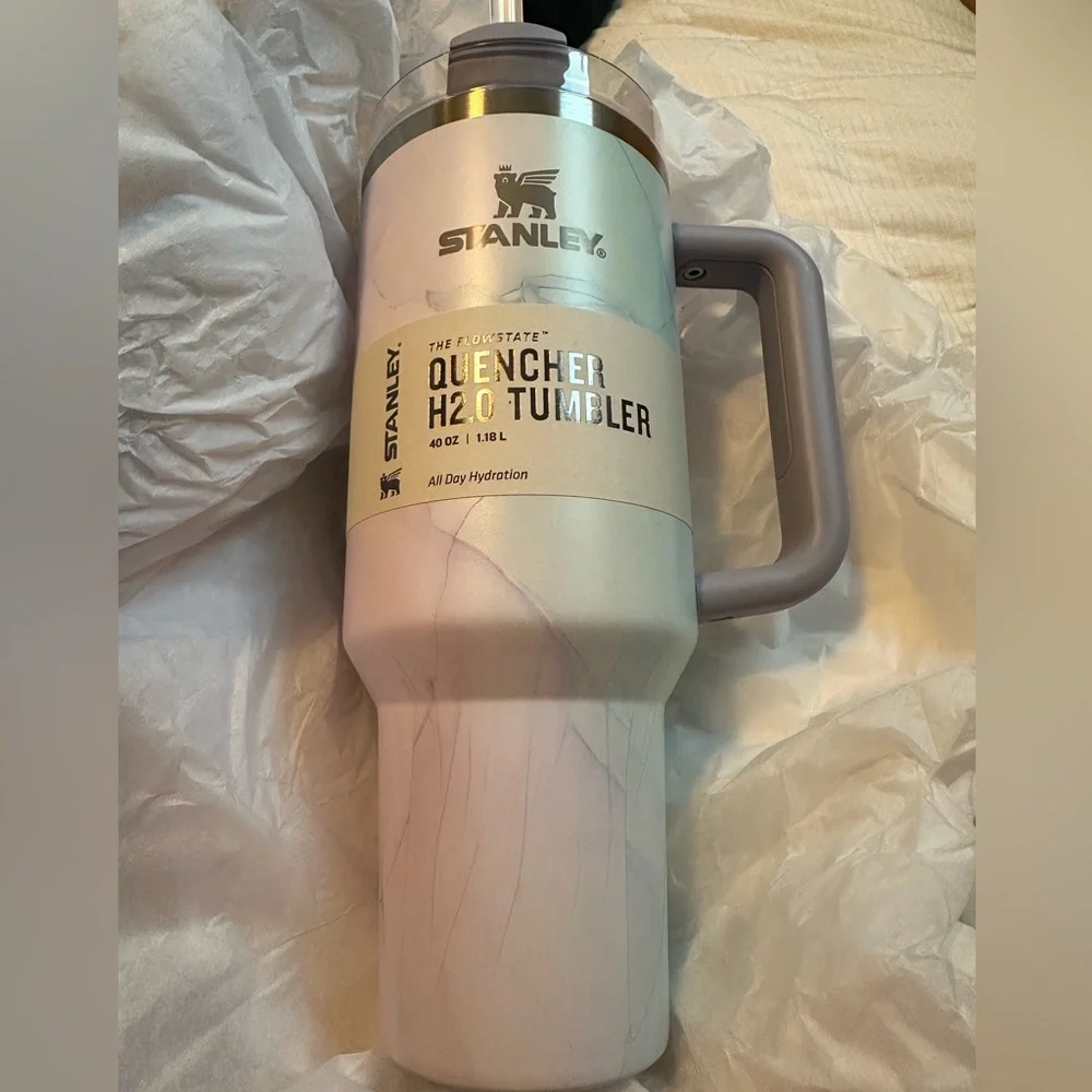 Stanley 40 oz Stainless‎ Steel H2.0 FlowState
Quencher Tumbler Watercolor Dusk - Picture 4 of 13